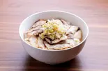 豚カルビ丼（ニクタラシ金山店）