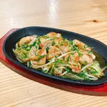 【人気No.3】若鶏のねぎ塩鉄板焼き（【関西風＆広島風お好み焼き・鉄板焼き】 桜家）