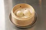 夜市の蒸し小籠包 ～豚～(4個)（本格点心と台湾料理のダパイダン105 東急プラザ原宿ハラカド店）