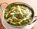 ほうれん草チキンカレーナンPalak Chicken ナンorライス付き(インド料理 SURYA 中目黒店)