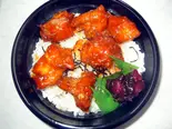 今月サービス 甘辛唐揚げチリソ-ス丼（旨辛 すたみな丼 岸辺駅前店）