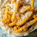 フライドポテト パルメザンチーズトッピング Fried potato parmesan cheese topping(SIZZLE Dining)