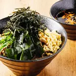 ワシワシガシガシ食べる！ ラー油つけ蕎麦+わかめ（太くて硬い蕎麦を、ワシガシ食べる！新感覚！ラー油つけ蕎麦 土佐堀佐々木）