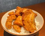 ボリューム満点！唐揚げ丼（HANGOUT）