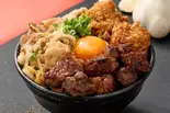 デラックス丼(ステーキ＆唐揚げ＆スタミナ丼) Deluxe Bowl（スタミナ＆ガッツリ男飯！肉大学 田町店）