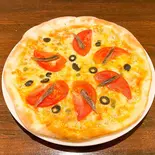トマトとアンチョビのピザ(パドマ Padma Restaurant)