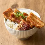 ピリ辛スタミナ豚角煮丼 Stamina Pork Kakuni Rice Bowl（トロじゅわ煮込食堂 豚角丸 蔵前）