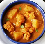 Aloo Gobi with Naan or Rice  / アルーゴビ(ナンまたはライス付き)（インド料理RAJ）