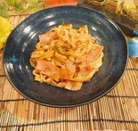 キノコとベーコンのアラビアータきしめん(おばんざいときしめん鯱)