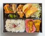 ハムエッグと唐揚げ弁当（GrandMa）