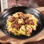 中落ちカルビと特上ホルモン鉄板 1人前（博多名物！旨辛鉄板焼肉 中洲亭 なんば店）