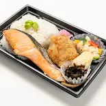 サケ塩焼き・から揚げ弁当(から揚げ弁当【京香】渋谷店)