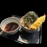 エビ天ビーフ肉そば:Prawn Tempura Beef Soba（なぜ蕎麦にラー油を入れるのか。五反田店）