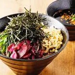 ワシワシガシガシ食べる！ ラー油つけ蕎麦+しば漬け（太くて硬い蕎麦を、ワシガシ食べる！新感覚！ラー油つけ蕎麦 土佐堀佐々木）