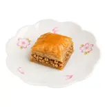くるみバクラーワ(1個)/Walnut Baklawa(1piece)/بقلاوة بالجوز قطعة واحدة（アラベスク・レストラン＆カフェ / Arabesc Restaurant＆Cafe）