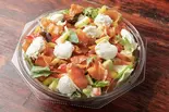 スモークサーモンとクリームチーズのサラダ（ヘルシー＆パワーサラダ サラダ大学 住吉校）