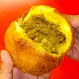 カレー揚げ黒豚饅 1個（SHIMBASHI 15○ SL広場前店）