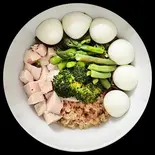 マッスル(チキン) ～脂肪を抑えて筋肉増強メニュー～ 403kcal タンパク質:50g 脂質:3g 糖質:40g（プロテインラボ 大阪 PROTEINLAB. OSAKA）