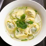 薺菜大雲吞湯 Shepherds purse and pork wanton soup (8pieces)（台湾小籠包 圓園）