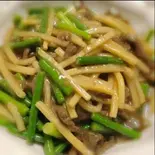 ニンニクの芽と豚肉の炒め（中華食府金悦）