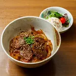 ハラミ焼肉丼 ミニポテトサラダ付き（居酒屋よあけ）