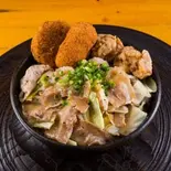 豚塩丼(唐揚げ2個、メンチカツ、クリームコロッケ)（満腹食堂 新栄店）