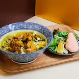 チキンミークアンChicken MÌ QUẢNG(Vietnamese Noodle)（バインミーシンチャオ川口朝日店）