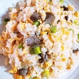 牛肉とニンニクの芽チャーハン【牛肉蒜苔炒饭】(中華料理 聚楽園)