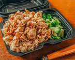 【たんぱく質62.7g】豚肉の冷しゃぶとブロッコリー(冷しゃぶ300g)（たっぷりたんぱく肉とブロッコリー生活 葵店）