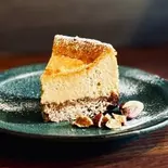 3種のチーズのベイクドチーズケーキ（cafe Roost）