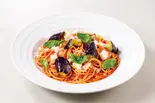 揚げ茄子とモッツアレラチーズのトマトソーススパゲッティ（タパス＆タパス 下北沢北口店）