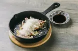 削りたて！パルメジャーノレッジャーノのチーズまみれ餃子（らぁ麺もう利はなれ 六番町店）
