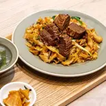 牛肉の炒め焼きそば(太麺)（The Family 麻辣大学 ららテラス HARUMI FLAG店）