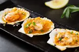 ホタテの炭火焼き・蒜蓉粉丝夏威夷贝・1個(小尾羊 薬膳しゃぶしゃぶ 巣鴨店)