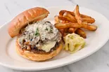 マッシュルームと3種のチーズバーガー(フレンチフライ付き)Mushroom ＆ Three-Cheese Burger with French Fries（TEDDY BROWN テディブラウン広尾）
