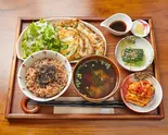 マクロビ弁当 米粉の有機野菜チヂミ（マクロビミール ひとこきゅう）