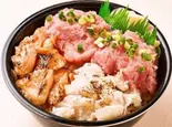 焦がしバター醤油サーモン炙りアブラカレイねぎとろ丼(83)（魚丼 中村橋駅北口店）