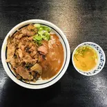 黒毛和牛の牛すじカレー丼（讃岐うどん エエイチ）