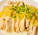 国産蒸し鶏の葱生姜ソース(台湾複合料理居酒屋 雅庄)