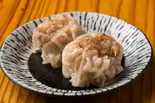 俺流肉汁焼売2個(俺流餃子楼 新宿東南口店)