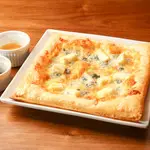 クアトロフォルマッジョ（ロティサリーチキンとワイン飲み放題 Hamachan55）