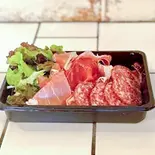 生ハムとサラミの盛り合わせ（ファーマーズチキン札幌山鼻店）