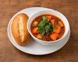 ビーフシチューバインミー / Bánh Mì Xốt Vang（PHUONG MART 桃谷）