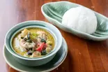 2.チキングリーンカレーライス GREEN CURRY WITH RICE（ピンク・エレファント）