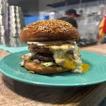 トリュフチーズエッグバーガー Truffe Cheese Burger Single（SABURO36BURGER）
