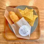 プレッツェルドッグ&トルティーヤチップス Pretzel Dog with Tortilla chips(the25Nail&Cafe)