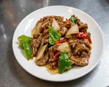 牛肉のブラックペッパー炒め（龍福 新中華）
