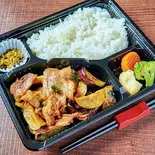 豚バラ肉とナスの生姜焼き弁当（鉄板ダイニングもぐら）