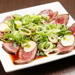 和牛たたき（居酒屋あいうえお）