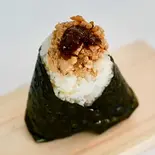 鶏そぼろオニギリ(ピーナッツの発酵ソース)(小)(美麗醤 薬膳オニギリ&ヌードル)